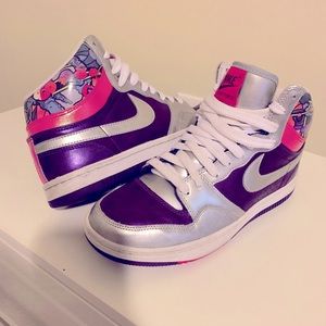 RARE Graphic Nikes 🤩